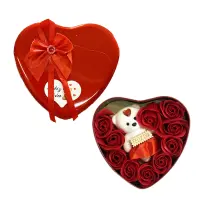 ROSAS ARTIFICIALES CON OSO EN CAJA CORAZON METALICA
